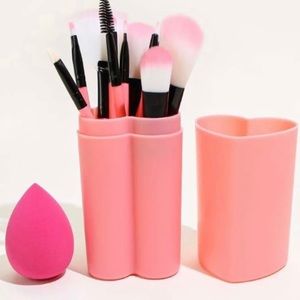 makeup brushes , never used ! great soft quality brushes.